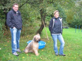 Lou wartet auf ihren Einsatz